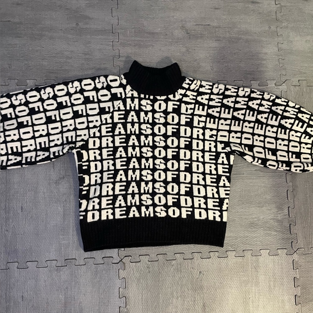 Woman’s H&M Christmas style Turtle neck sweater. Size small. - Picture 4 of 4